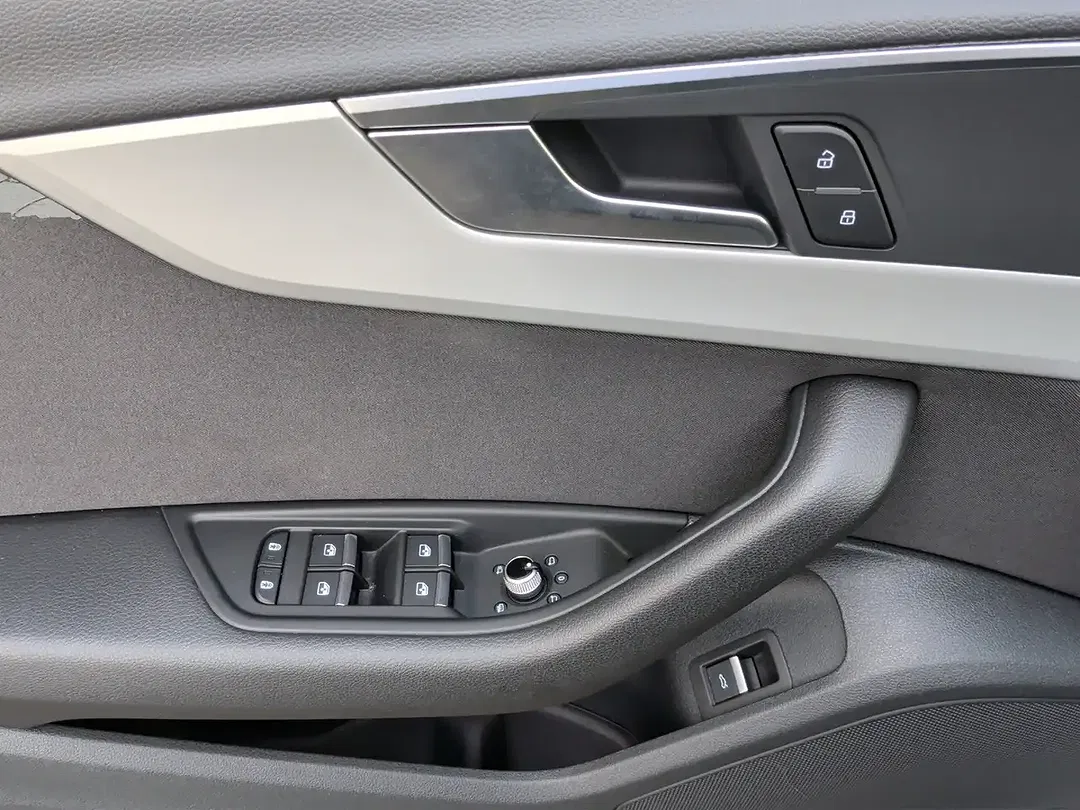 Audi A4 - Thumbnail 6
