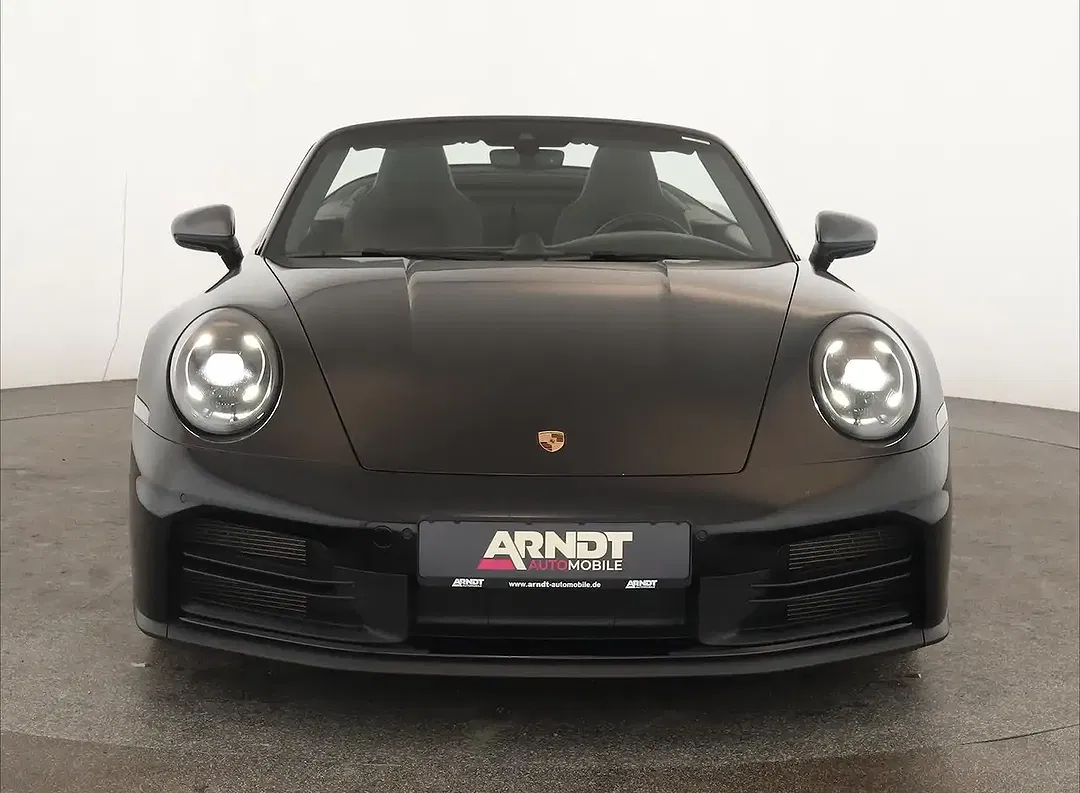 Porsche 992 - Thumbnail 3