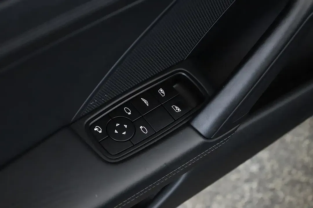 Porsche 992 - Thumbnail 8