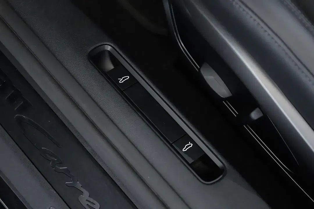 Porsche 992 - Thumbnail 9