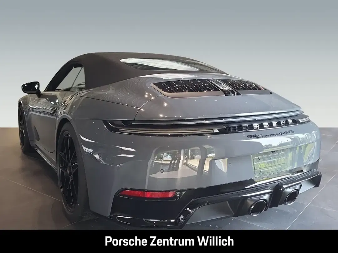 Porsche 992 - Thumbnail 3