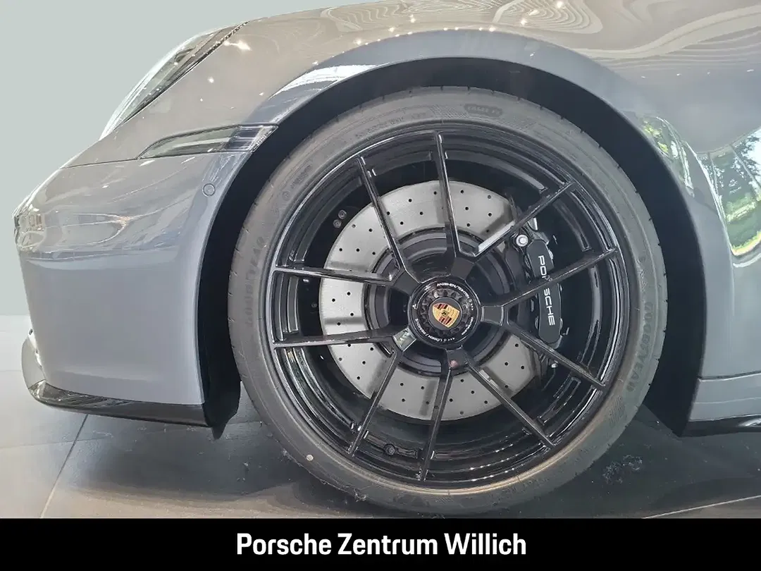 Porsche 992 - Thumbnail 6