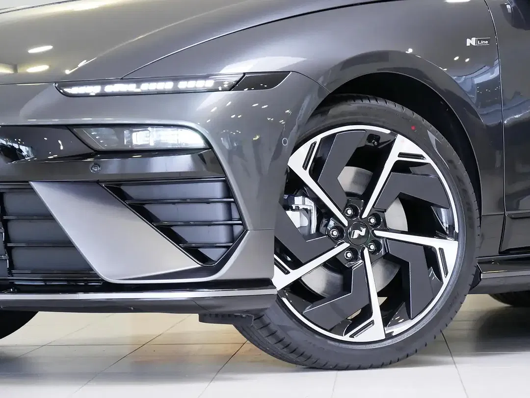 Hyundai IONIQ 6 - Thumbnail 8