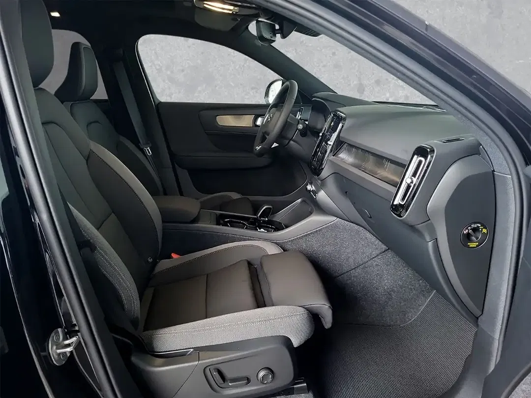 Volvo XC40 - Thumbnail 3