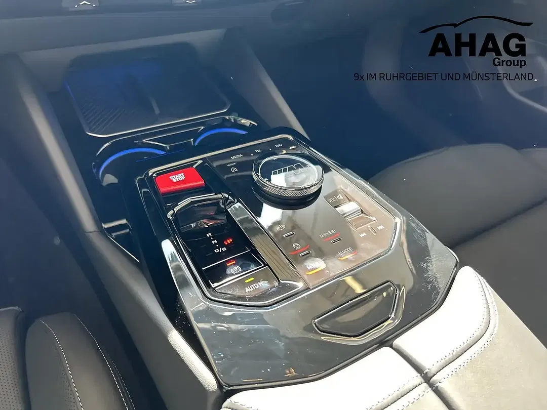 BMW M5 - Thumbnail 10