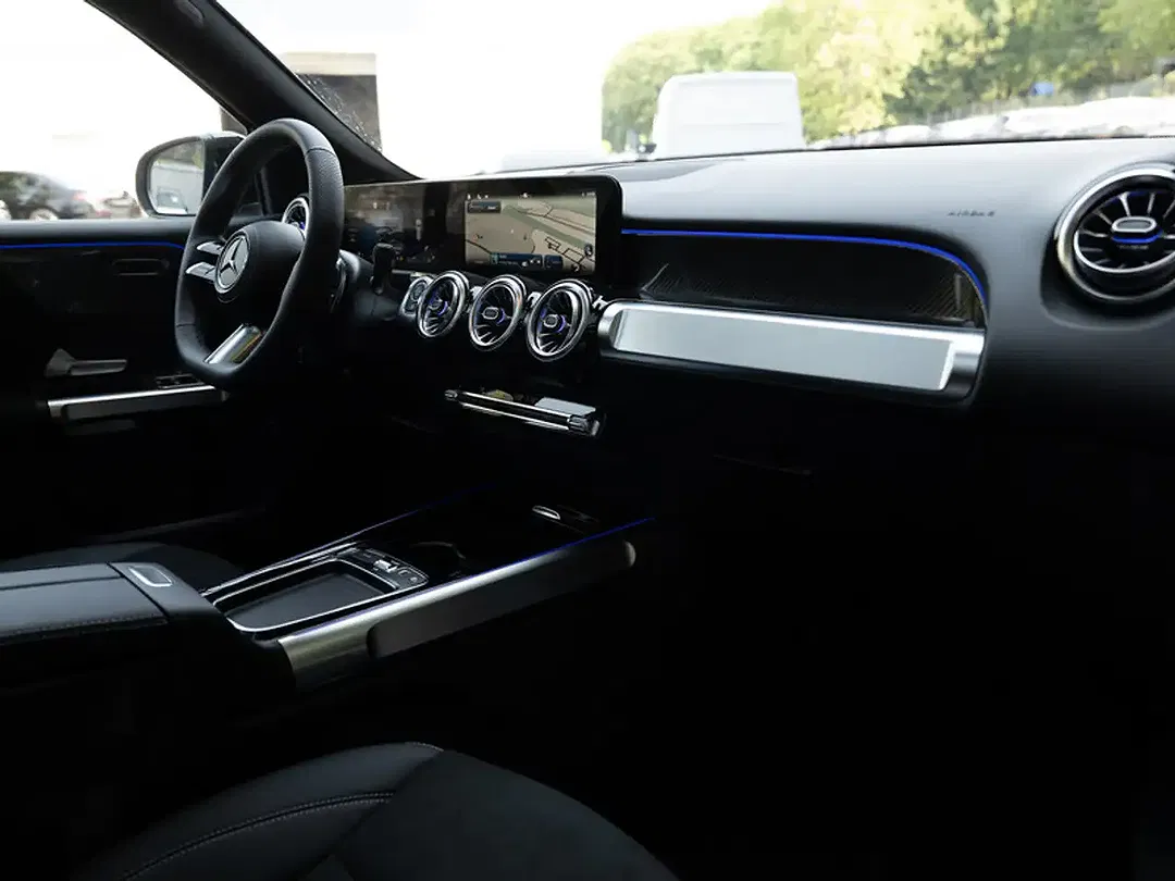 Mercedes-Benz GLB 250 - Thumbnail 2