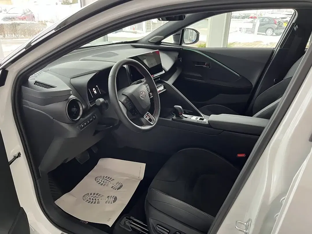 Toyota C-HR - Thumbnail 10