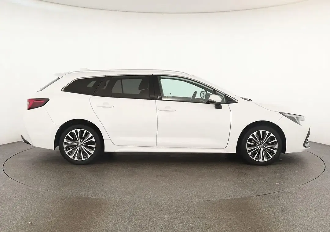Toyota Corolla - Thumbnail 4