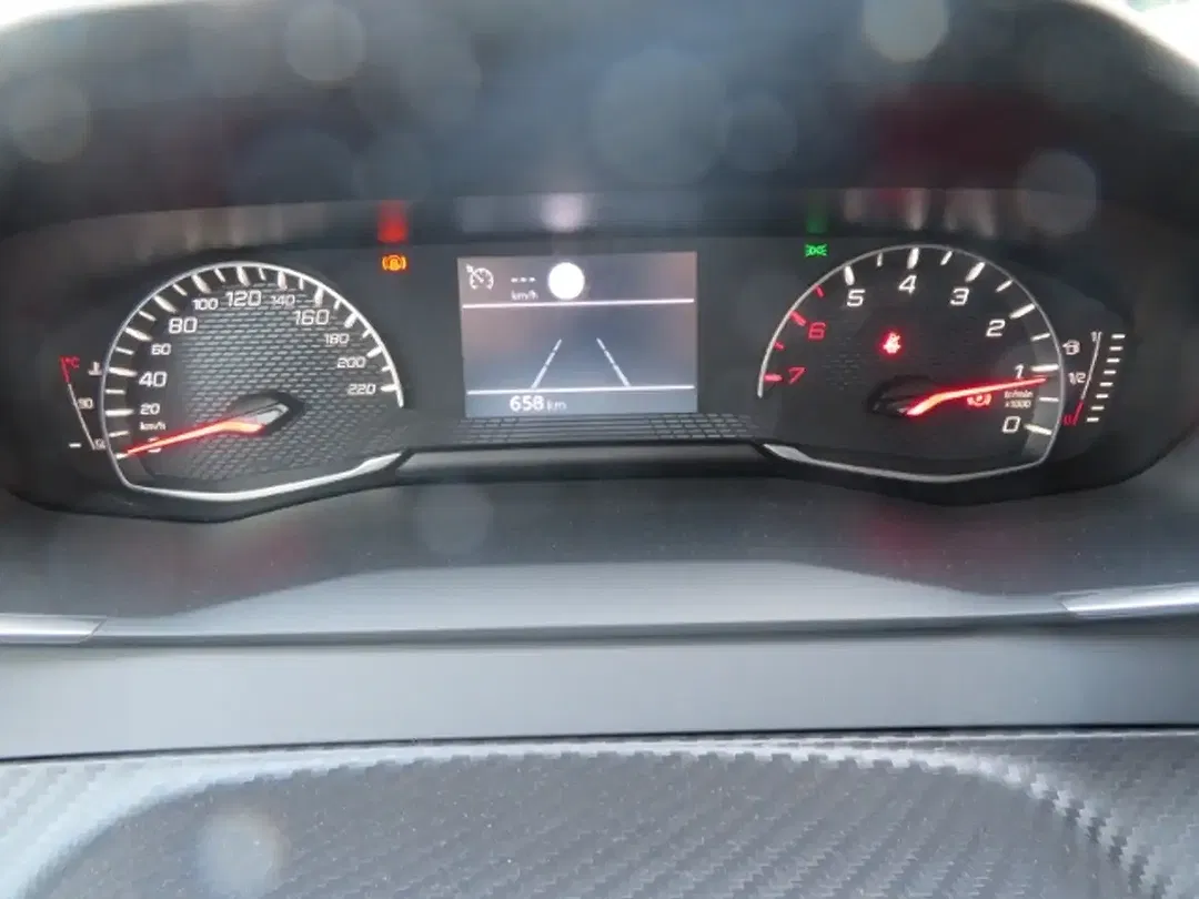 Peugeot 208 - Thumbnail 15