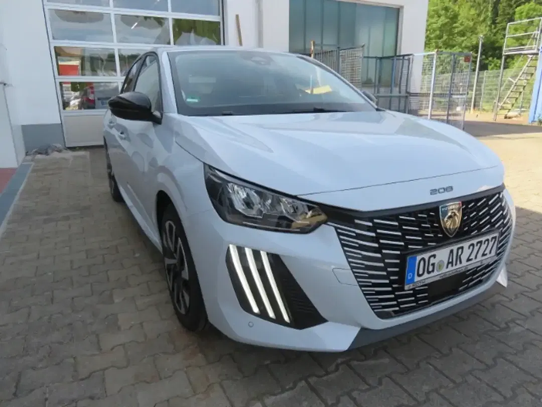 Peugeot 208 - Thumbnail 2