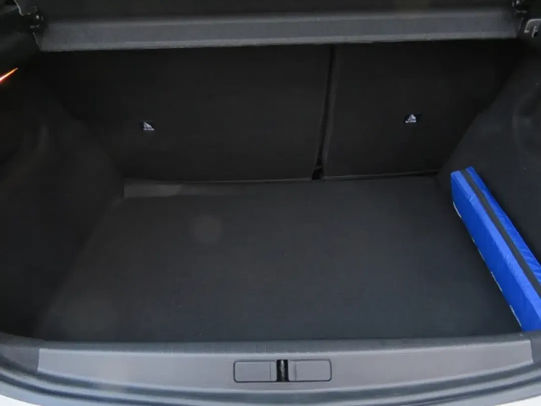 Peugeot 208 - Thumbnail 6