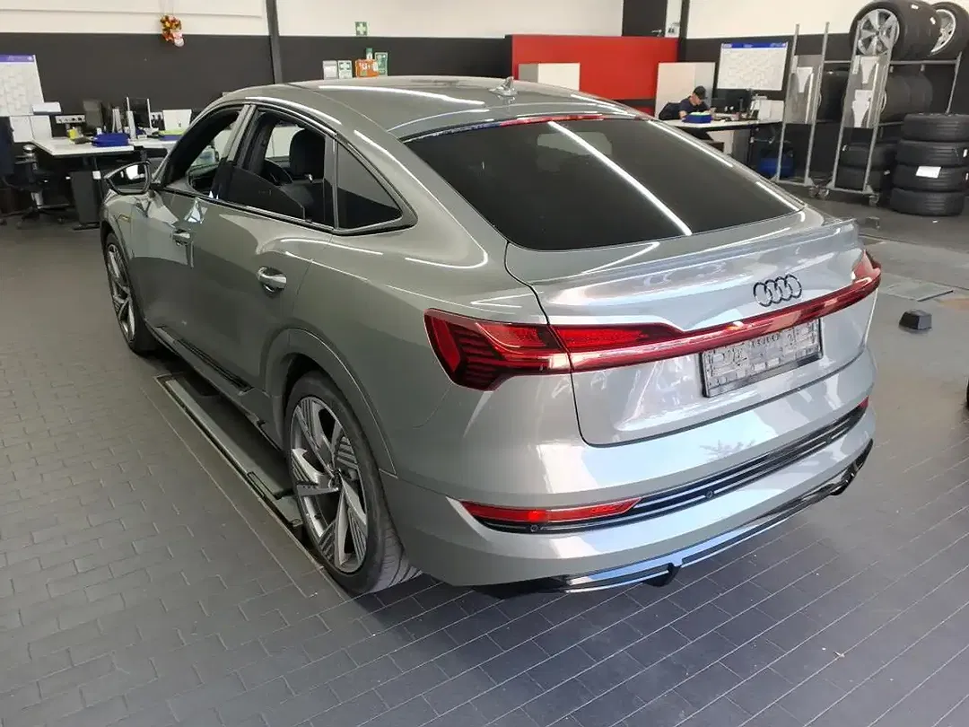 Audi e-tron - Thumbnail 6