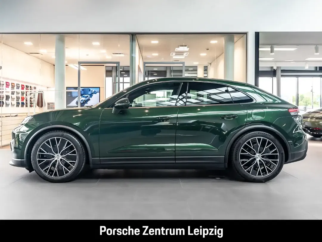 Porsche Macan - Thumbnail 2