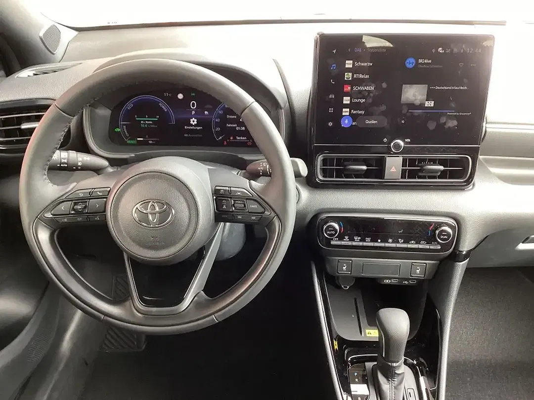 Toyota Yaris - Thumbnail 7