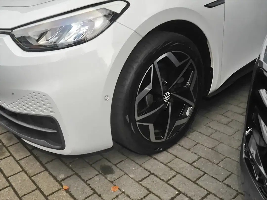 Volkswagen ID.3 - Thumbnail 2