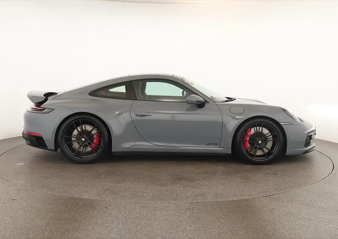 Porsche 992 - Thumbnail 4