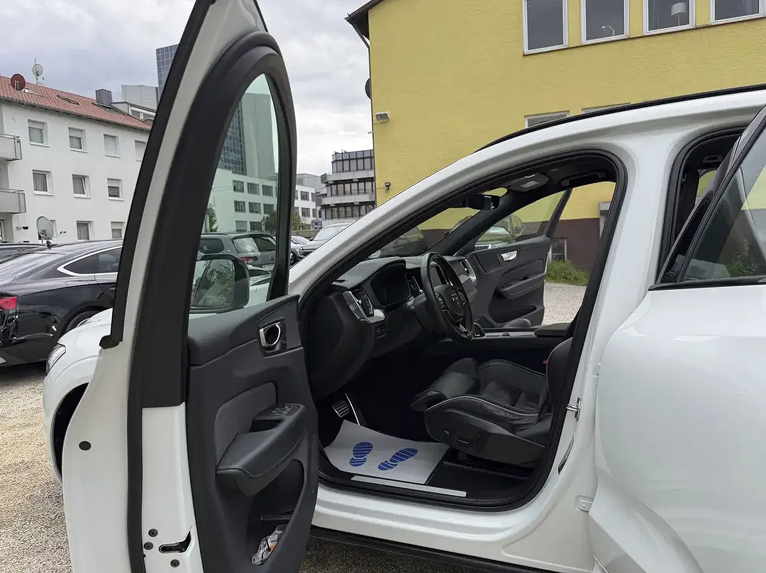 Volvo XC60 - Thumbnail 6