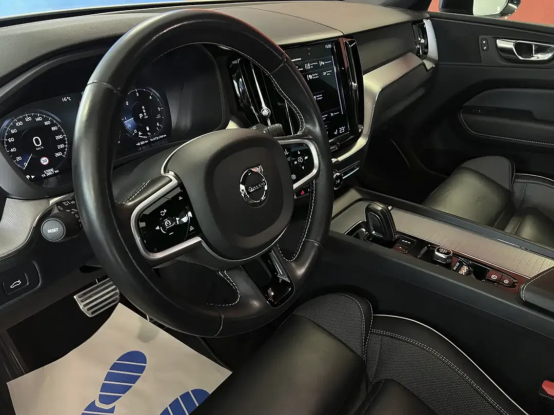 Volvo XC60 R-Design - foto 8