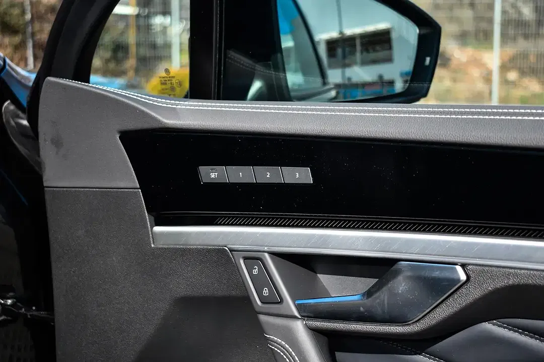 Volkswagen Touareg - Thumbnail 12