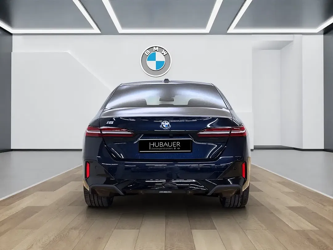 BMW i5 - Thumbnail 11