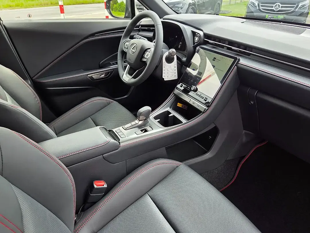 Lexus LBX - Thumbnail 7