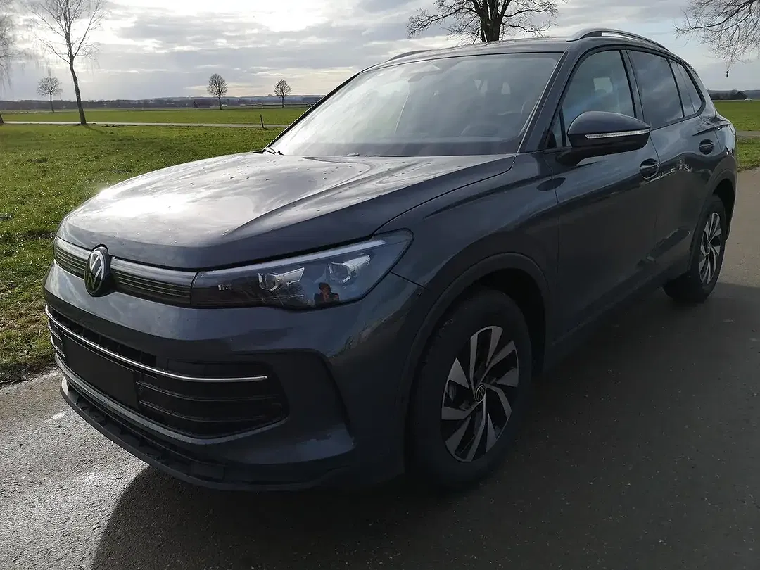 Volkswagen Tiguan - Thumbnail 1