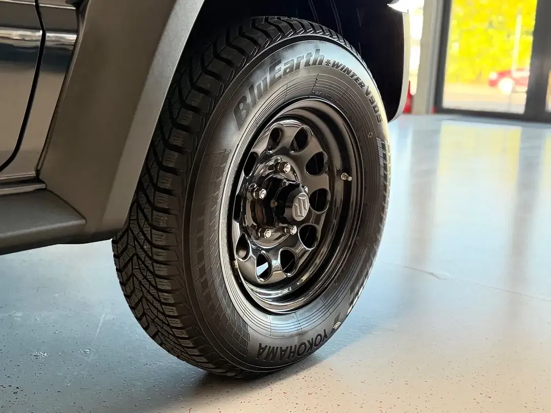 Suzuki Jimny - Thumbnail 11