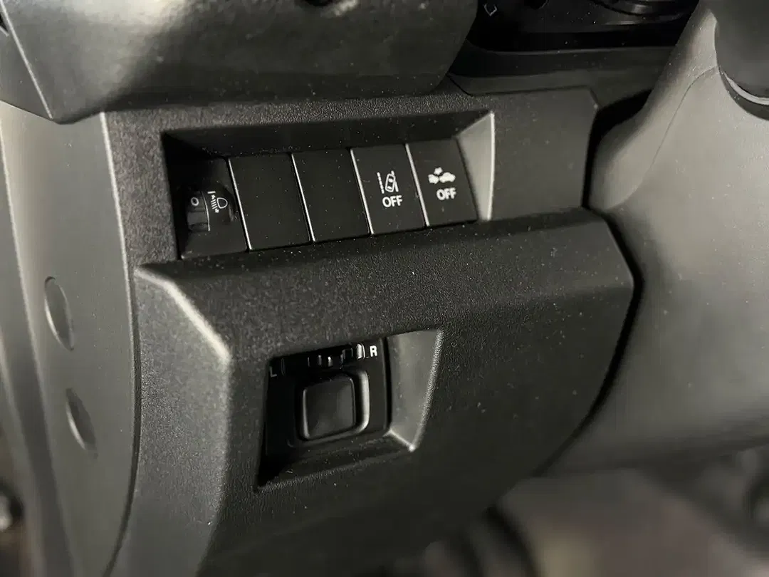 Suzuki Jimny - Thumbnail 18