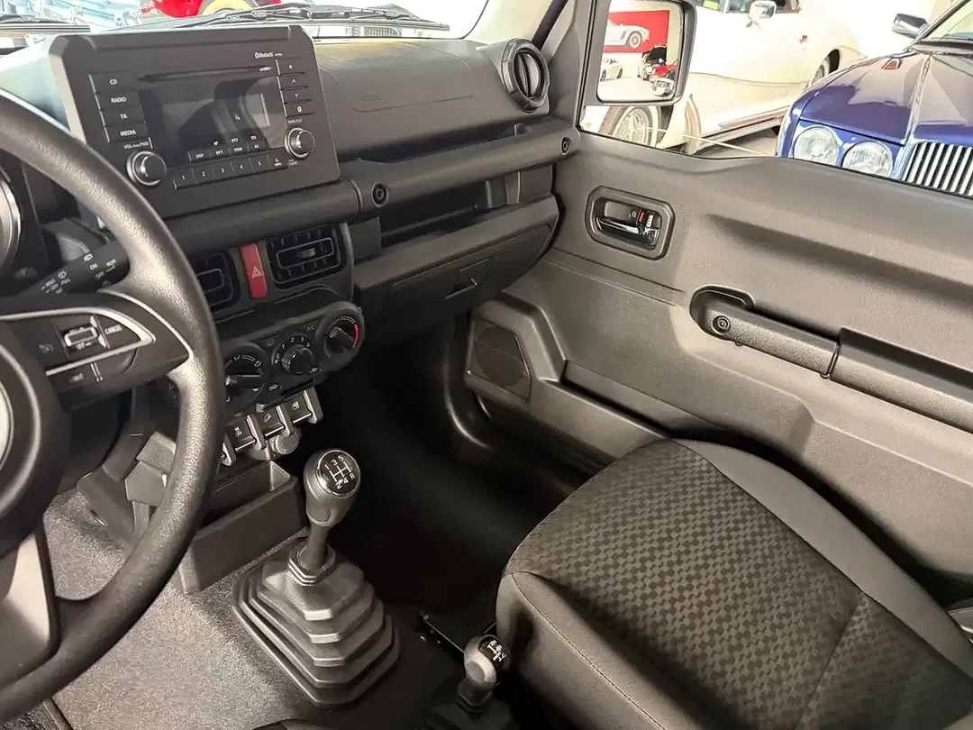 Suzuki Jimny - Thumbnail 20