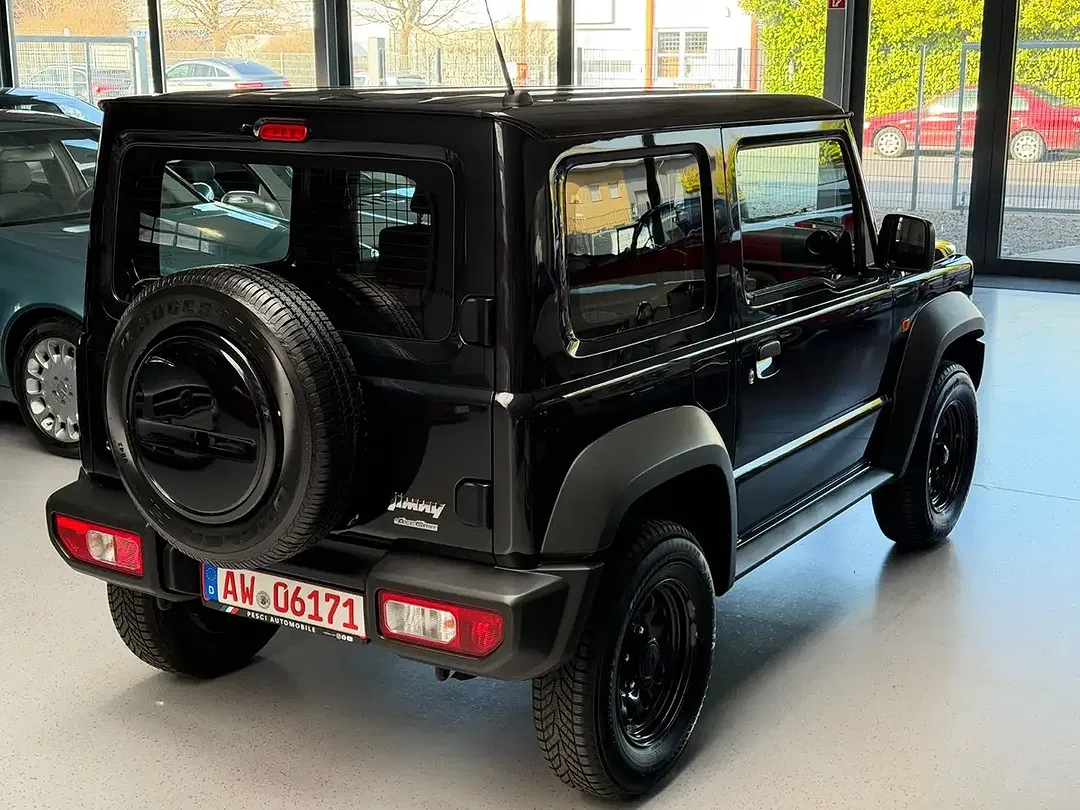 Suzuki Jimny - Thumbnail 6