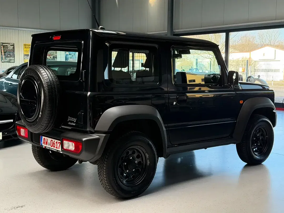 Suzuki Jimny - Thumbnail 9