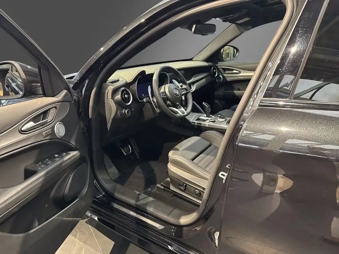 Alfa Romeo Stelvio - Thumbnail 6