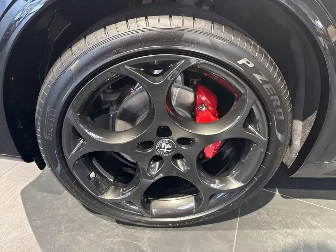 Alfa Romeo Stelvio - Thumbnail 7