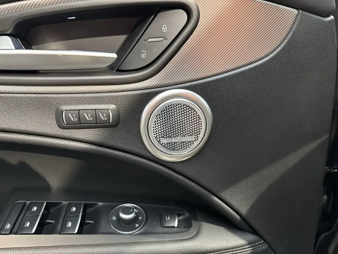 Alfa Romeo Stelvio - Thumbnail 9