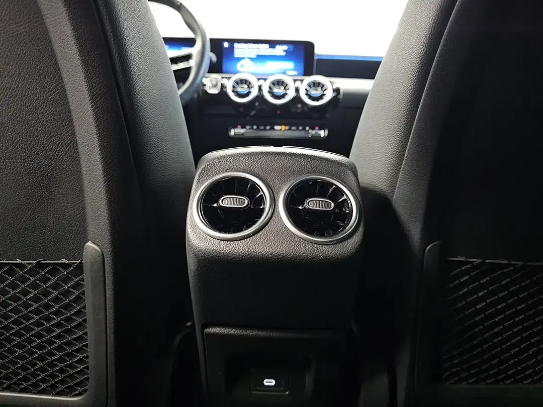 Mercedes-Benz CLA 250 - Thumbnail 11