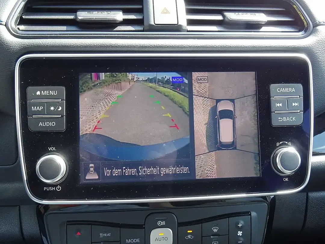 Nissan Leaf - Thumbnail 11