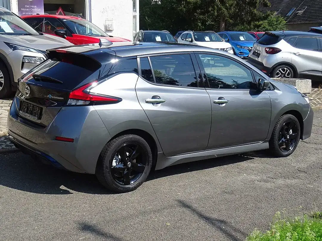 Nissan Leaf - Thumbnail 4