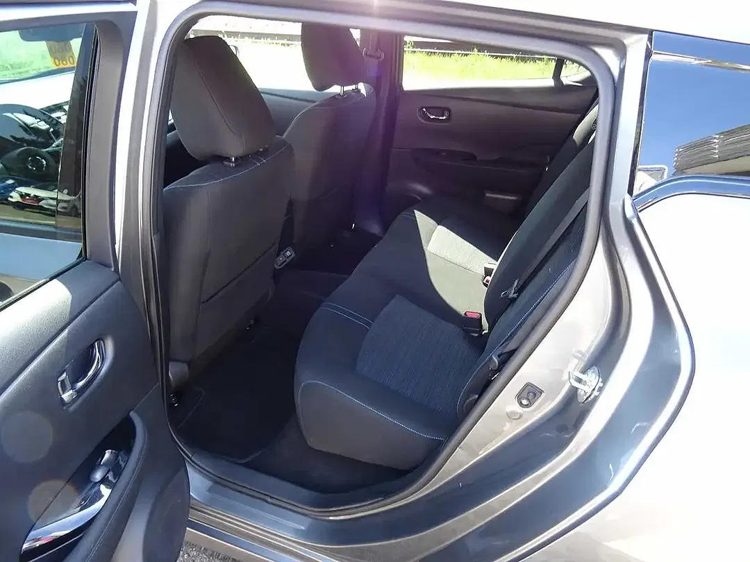Nissan Leaf - Thumbnail 6