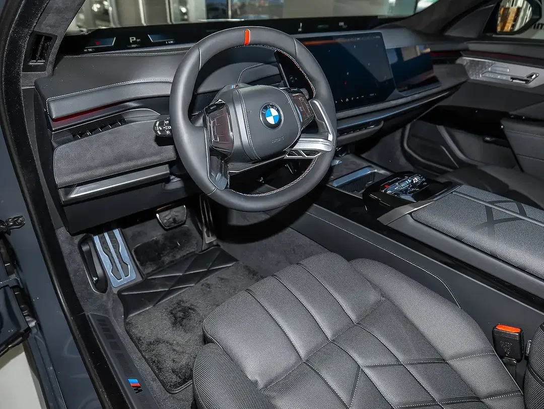 BMW i7 - Thumbnail 5