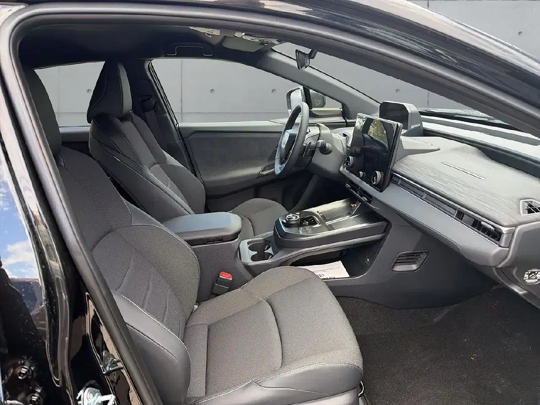 Toyota C-HR - Thumbnail 9