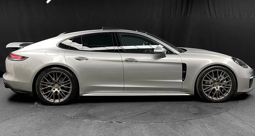Porsche Panamera - Thumbnail 3