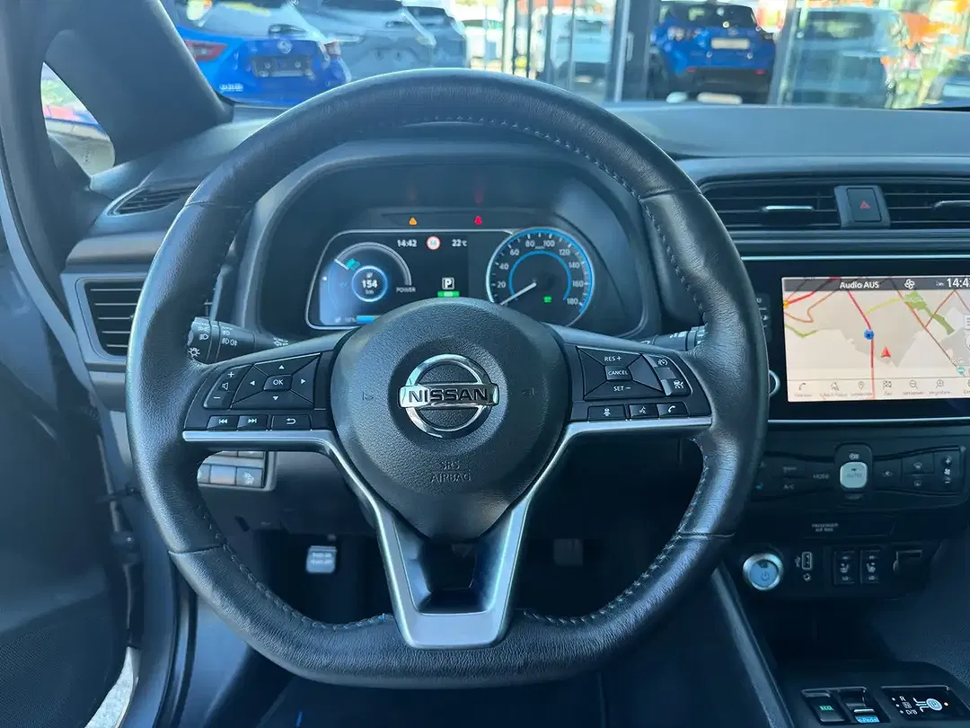 Nissan Leaf - Thumbnail 12