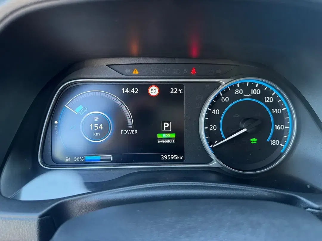 Nissan Leaf - Thumbnail 13