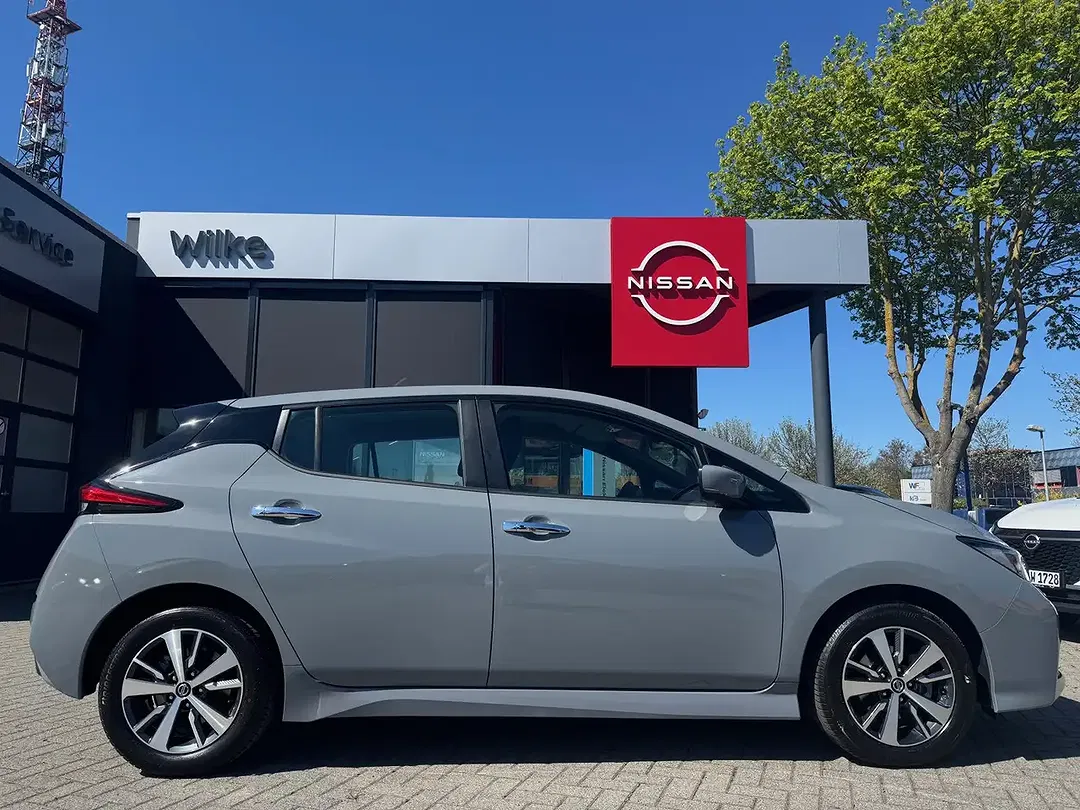 Nissan Leaf - Thumbnail 4