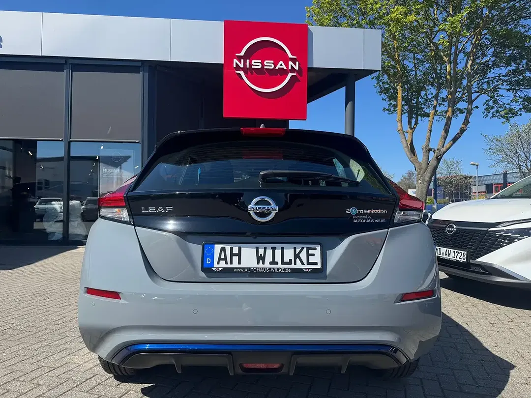 Nissan Leaf - Thumbnail 6