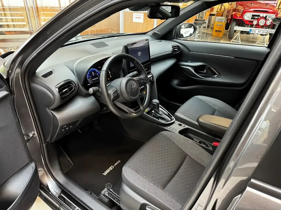 Toyota Yaris Cross - Thumbnail 8