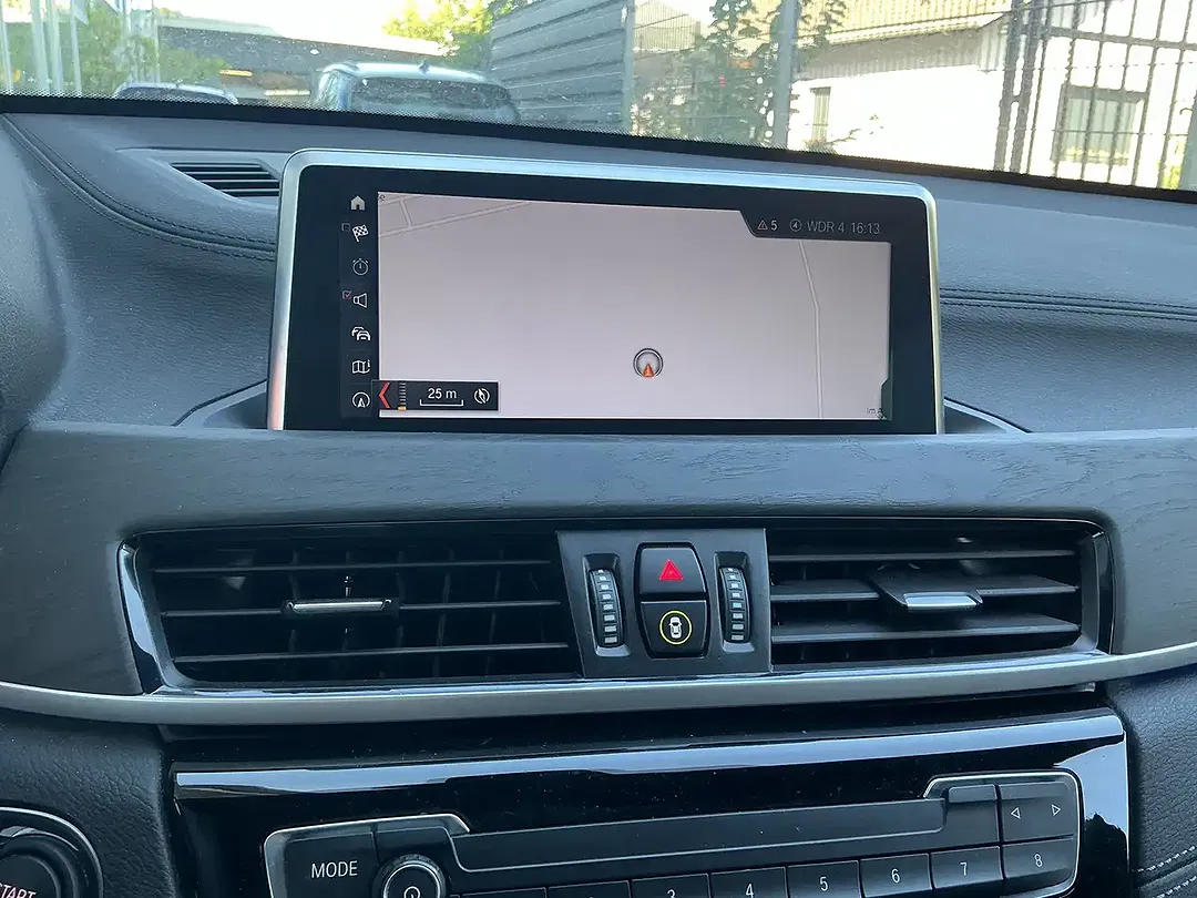 BMW X1 - Thumbnail 10