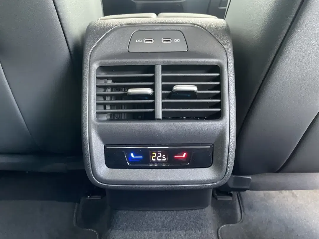 Volkswagen Passat - Thumbnail 26