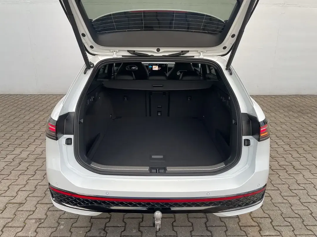 Volkswagen Passat - Thumbnail 28