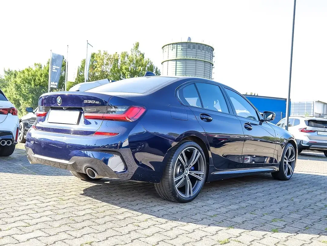 BMW 330 - Thumbnail 2
